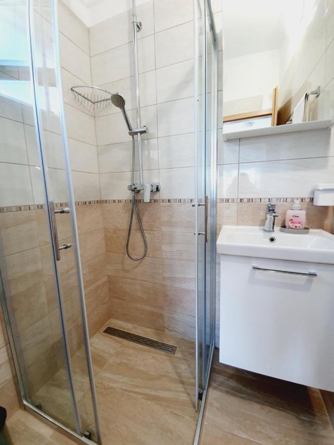Apartmani Starigrad Paklenica - Danijel Ngoại thất bức ảnh